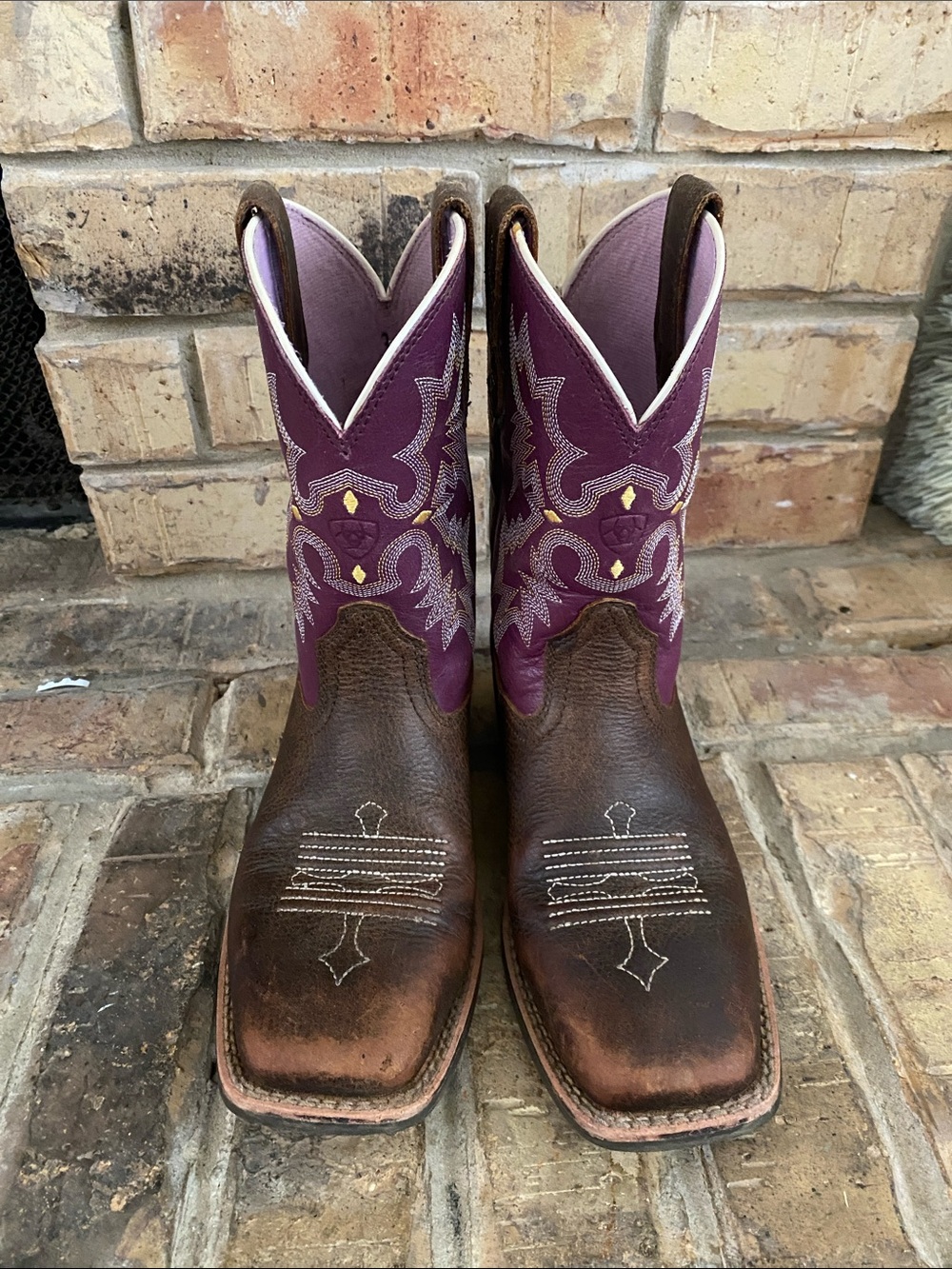 ARIAT GIRLS' TOMBSTONE WESTERN BOOTS - BROAD SQUARE TOE - Picture 4 of 8